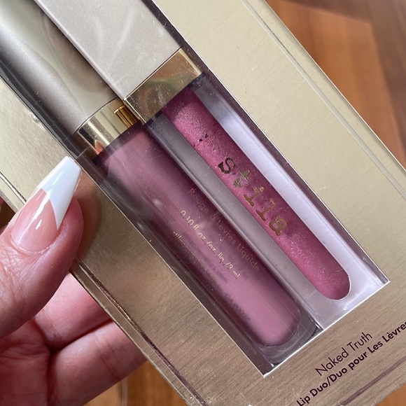 New Set of Stila Makeup - Picture 4 of 7